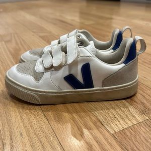 Veja Boys sneakers size 13.5 GUC
